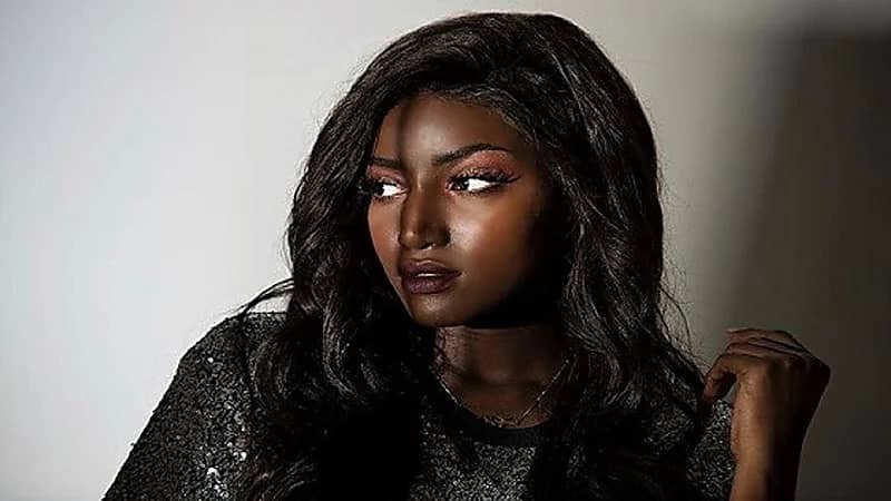 عبير سندر تفاجئ اطفالها بحلق شعرها كاملا .،فيديو