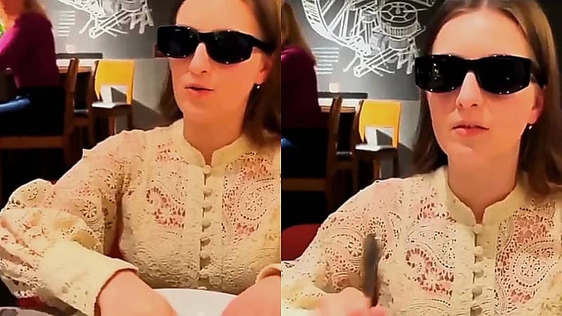 رجل يتقدم للزواج من صديقته الكفيفة بطريقة مميزة .. فيديو