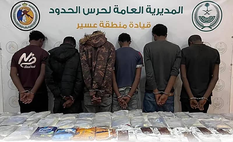 القبض على 6 مخالفين لتهريبهم 51 كيلوجرامًا من الحشيش المخدر بعسير