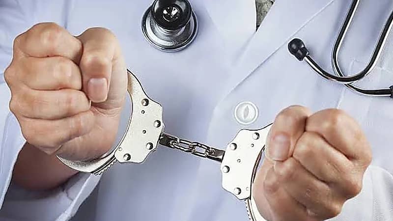 أطباء مصريون يعترفون بتحرشهم بمريضات بطريقة صادمة