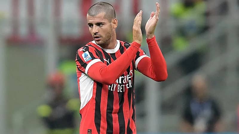 مهاجم ميلان: عانيت من الاكتئاب.. ولم أستطع ربط حذائي