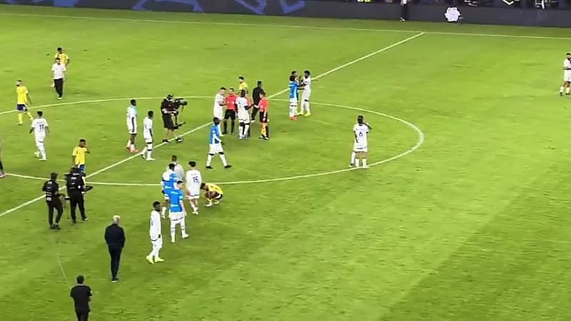 الروح الرياضية تسود ملعب الأول بارك بعد انتهاء الديربي .. فيديو