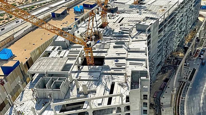 تكسية مواقف السيارات في مركز الملك عبدالله المالي ..صور