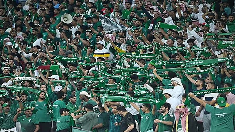 هتافات حماسية من جماهير الأخضر قبل مواجهة العراق.. فيديو
