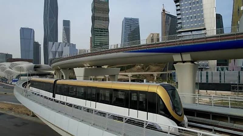 قطار الرياض يوضح آلية شحن بطاقة "درب"