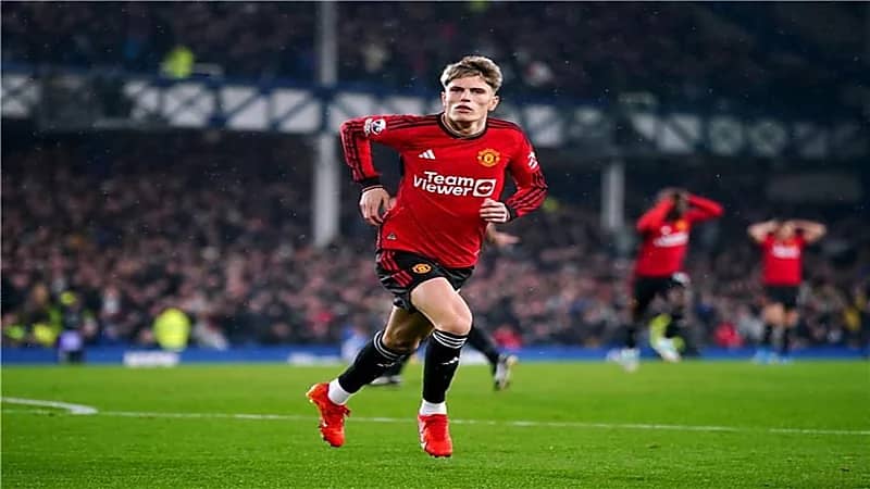 مانشستر يونايتد وتشيلسي يجريان صفقة تبادلية ضخمة