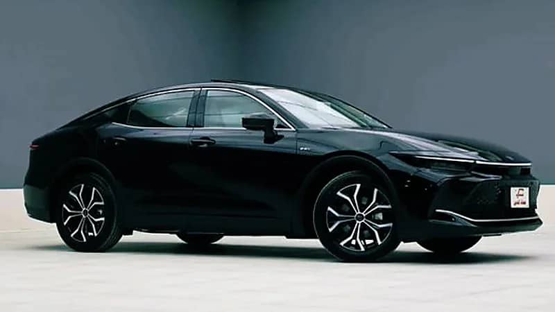 مواصفات وسعر سيارة تويوتا كراون 2025 .. فيديو