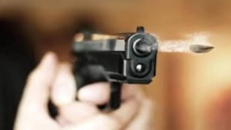 كشف ملابسات إعطاء سلاح  للعروس وإطلاقها عيار ناري بحفل زفافها