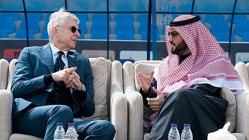 ‏فينغر يزور مقر ⁧‫الهلال‬⁩