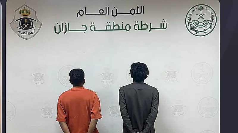 الإطاحة بشخصين لتلفظهما بعبارات خادشة للحياء بجازان .. فيديو