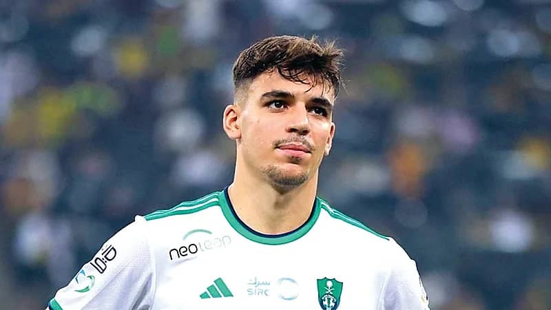 نابولي ينافس أندية إسبانية لضم محترف الأهلي