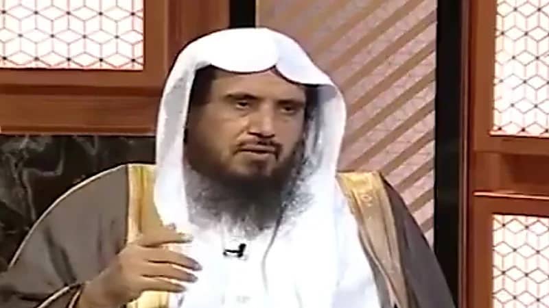 حكم إخراج زكاة الفطر في بلد آخر ..فيديو