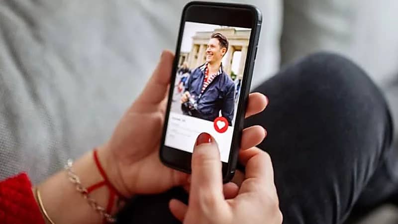 السجن لمدة عامين لشخص انتقم من فتاة بجعلها هدفاً لزبائن تطبيقات المواعدة