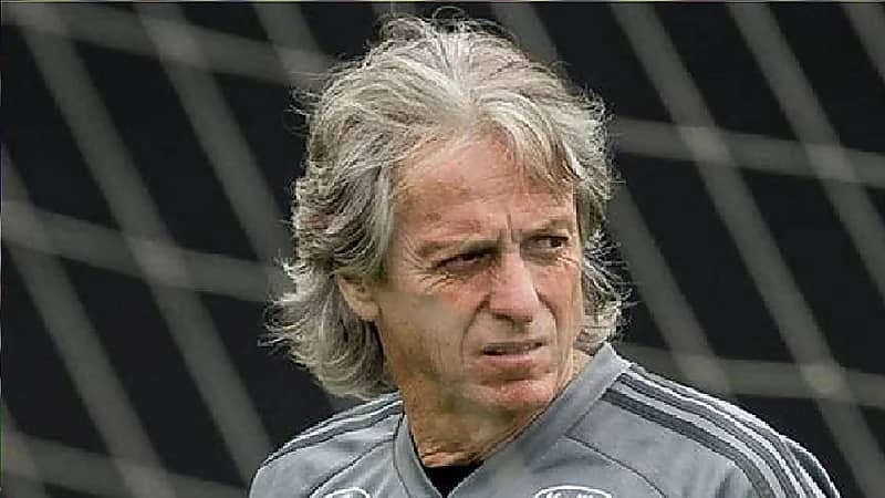 جيسوس ينفي مفاوضات تدريب البرازيل وإدارة تُبقيه لمهمة آسيا
