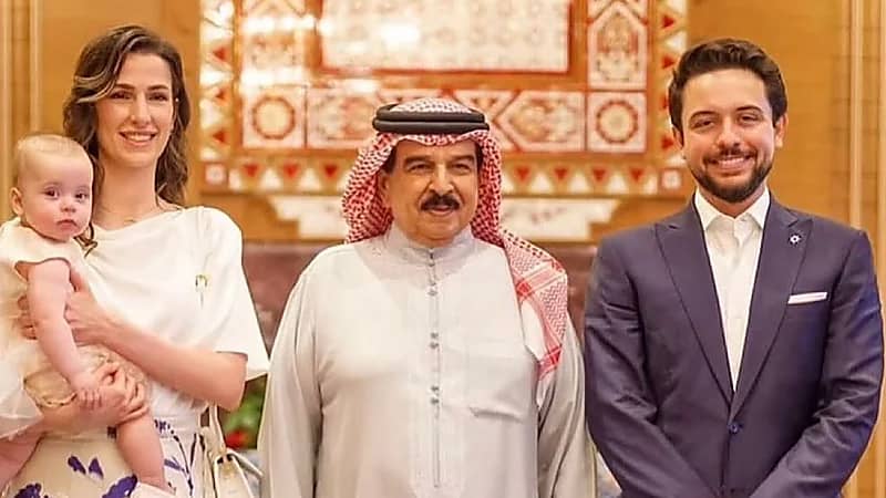 ولي عهد الأردن يزور البحرين برفقة زوجته الأميرة رجوة وابنتهما ⁧‫الأميرة إيمان‬⁩ ..صور