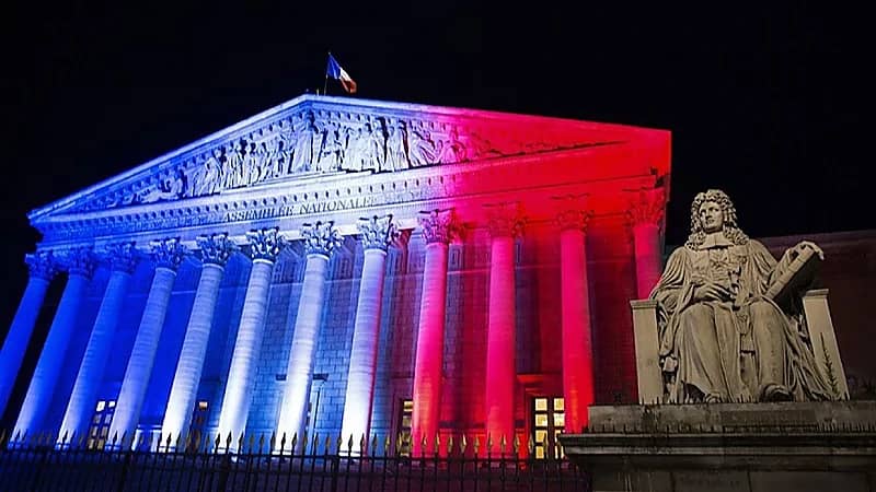 ‎زعيم حزب الوطنيين الفرنسيين: المفاوضين الأمريكيين أذلا ماكرون في قلب باريس