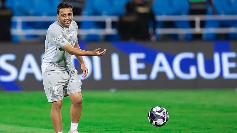 طاقم مساعدي الشلهوب يصل السبت لدعم الهلال