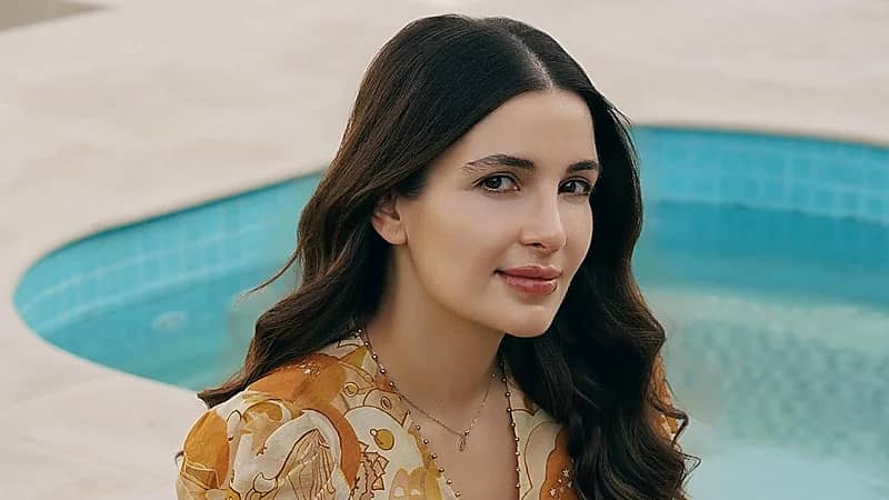 شام الذهبي: حماتي أثرت في أسلوبي وأنا ووالدتي نتبادل الملابس