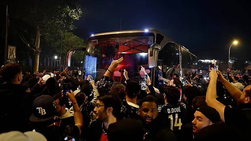 سيارة تدهس مشجعي سان جيرمان عقب التأهل لنهائي أبطال أوروبا