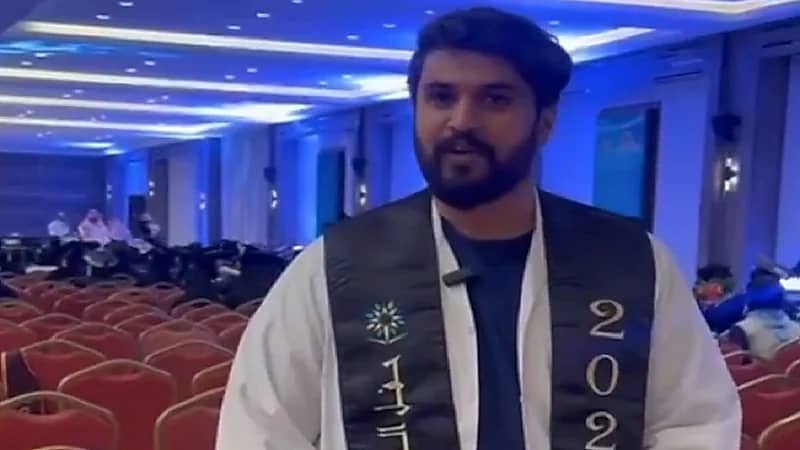 قصة نجاح مواطن امتزجت بين الدراسة والعمل حتى يعول أسرته.. فيديو