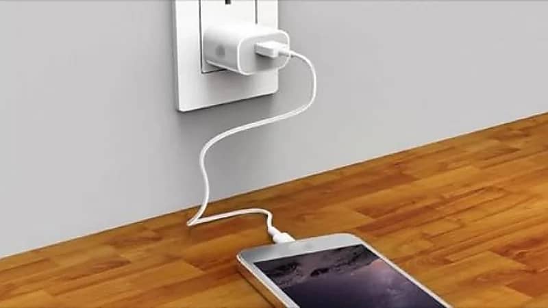 8 أخطاء شائعة عند شحن هاتفك قد تضر البطارية