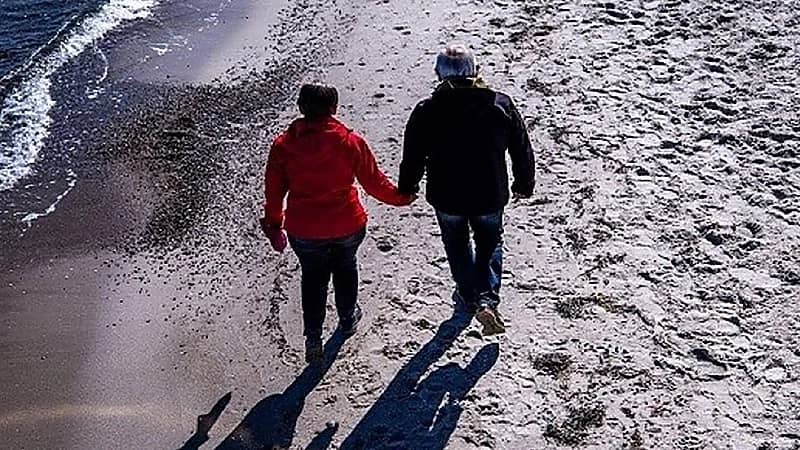 وفاة زوجين في نفس اليوم بعد احتفالهما بذكرى الزواج الـ 74