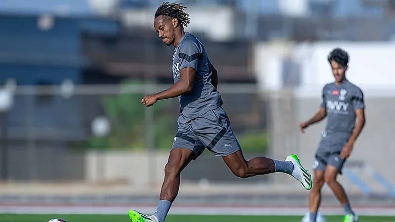 اتهام لاعب الهلال السابق بالخيانة