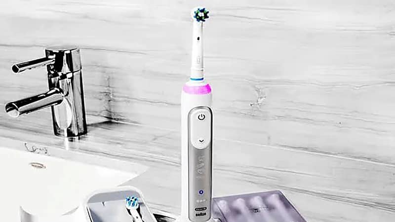 فرشاة أسنان تكشف خيانة زوجية في بريطانيا