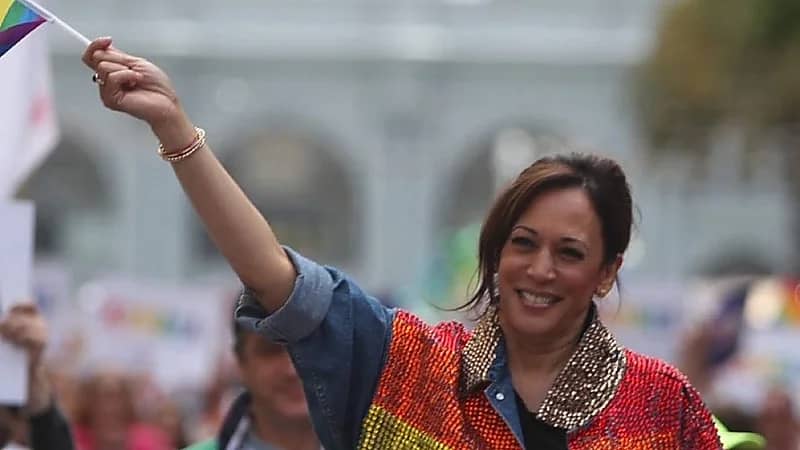 كامالا هاريس تحتفل وتشارك في مسيرة دعم المثليين