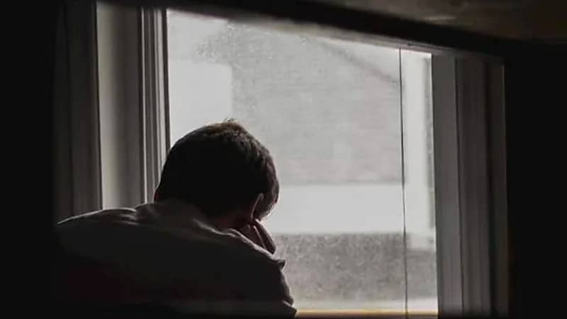 مختص نفسي: العزلة في الأعياد تزداد بين الشباب بسبب وسائل التواصل .. فيديو