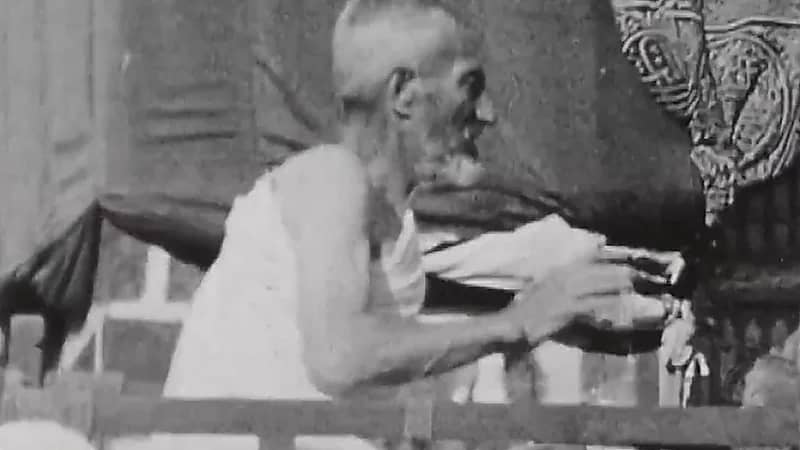 البركاتي يروي قصة جده الذي أدى فريضة الحج 80 مرة والتقى الملك عبدالعزيز 3 مرات.. فيديو