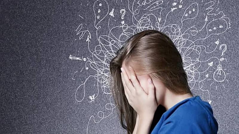 أخصائي: القلق يؤدي إلى زيادة نبضات القلب وأمراض الغدة الدرقية وغيرها.. فيديو