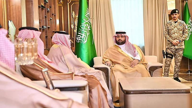 أمير جازان يستقبل الرئيس التنفيذي للشركة السعودية للقهوة.. صور