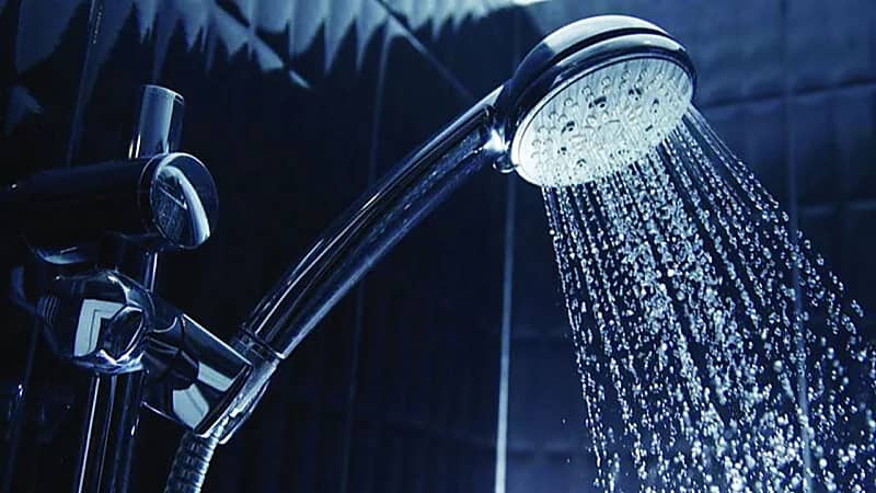 الخبراء يحذرون من الاستحمام بالماء البارد في الأيام شديدة الحرارة