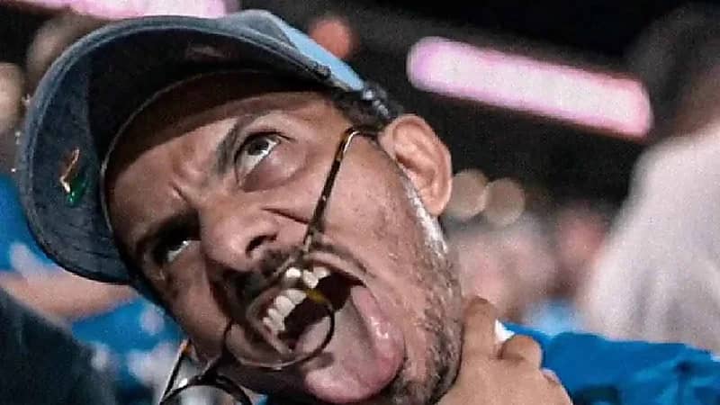 احتفال مشجع الهلال يجتاح وسائل الإعلام بعد الفوز التاريخي على السيتي .. فيديو