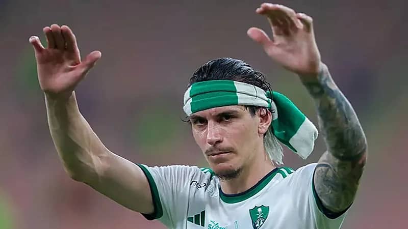 الكشف عن حقيقة رحيل إيبانيز إلى روما