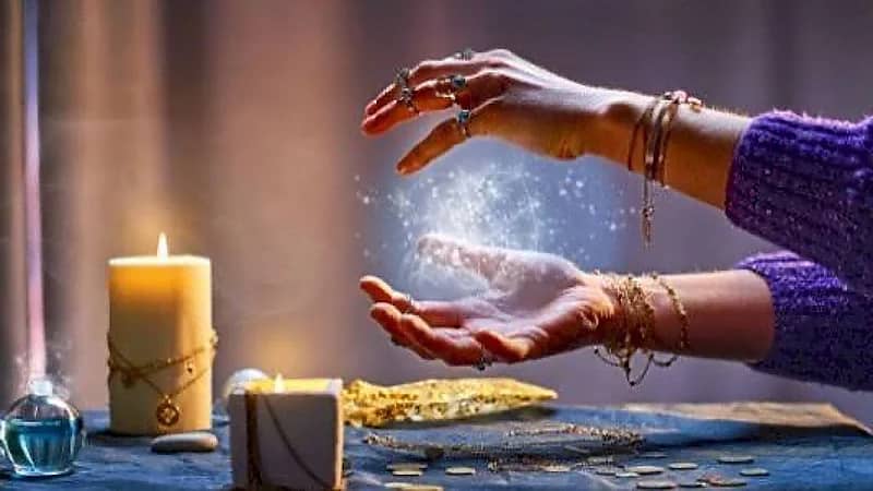 جلسة شعوذة بزعم علاج السحر تدخل فتاة العناية المركزة