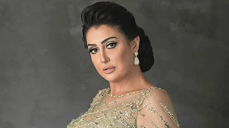 غادة عبدالرازق تظهر بجبيرة في قدمها.. صورة