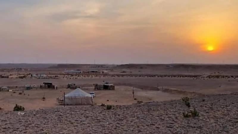 المسند: يتغير موضع شروق الشمس وغروبها في كل يوم من أيام السنة بسبب ميلان الأرض