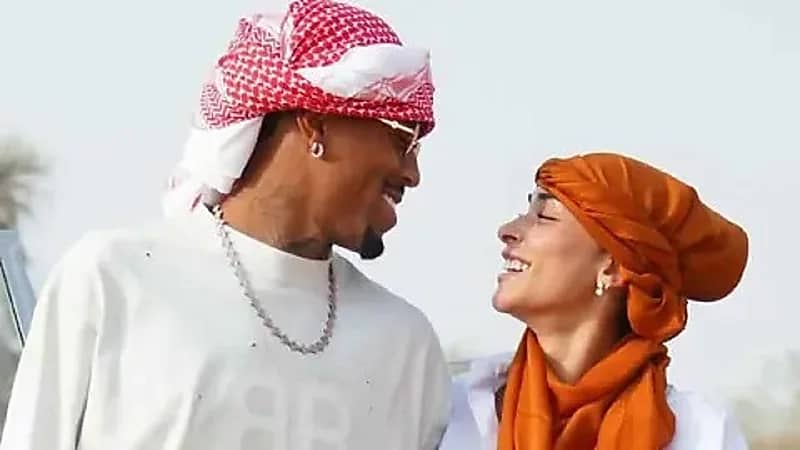 ميليتاو يقضي شهر العسل في دبي ويُطمئن ريال مدريد على جاهزيته الدفاعية