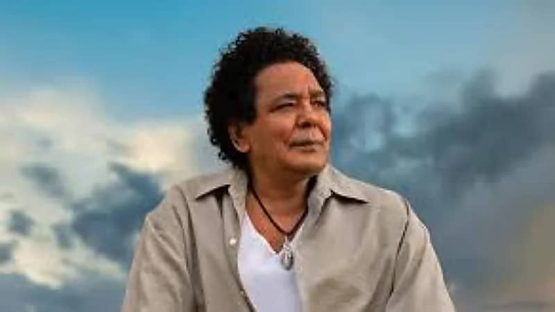 وعكة صحية تُدخل محمد منير المستشفى وتأجيل حفله في العلمين