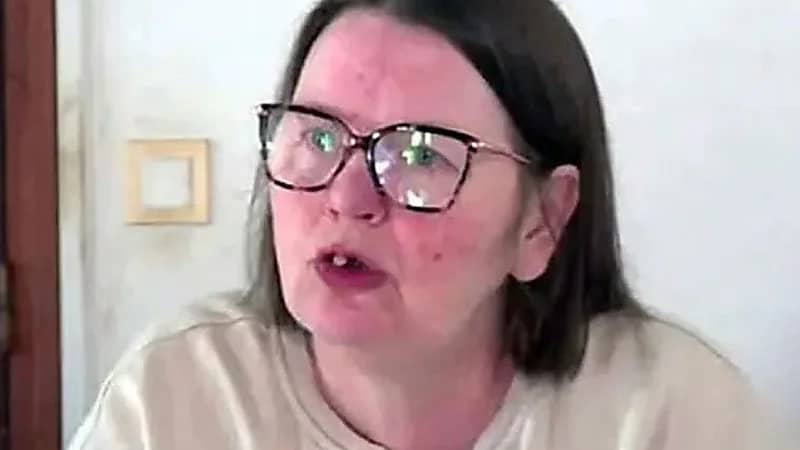 موظفة تقاضي أورانج بعد 20 عامًا بسبب التهميش القسري