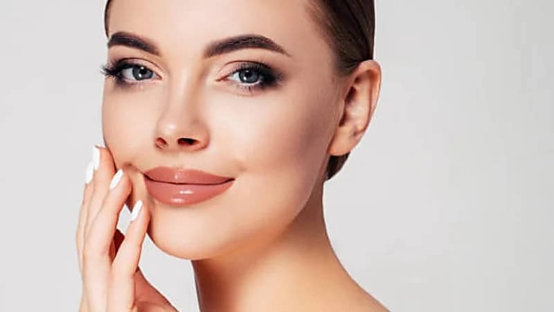 بدون فيلر.. طرق طبيعية لامتلاء الخدود واستعادة الشباب