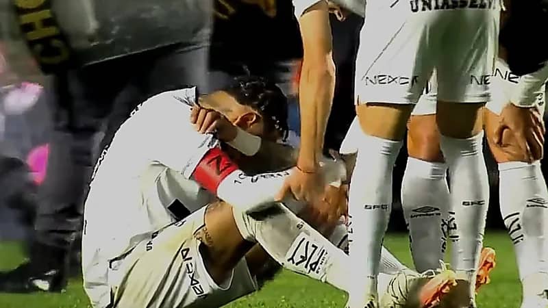 نيمار ينهار بالبكاء بعد خسارة سانتوس القاسية أمام فاسكو .. فيديو