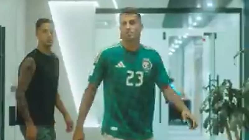 كانسيلو يعود من إجازته مرتديًا زي المنتخب .. فيديو