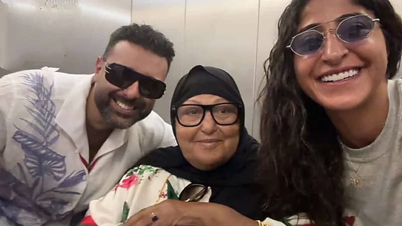 شجون الهاجري تُشارك لحظة عائلية دافئة برفقة والدتها وفهد العليوة