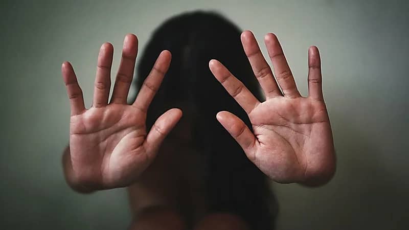 طالبة جامعية تتهم موظفاً بالتحرش داخل الحرم الجامعي
