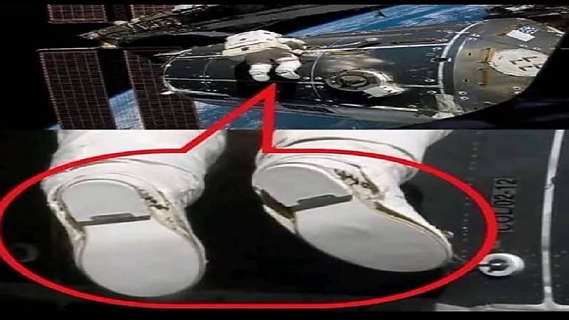 صورة حذاء رائد فضاء تشعل الجدل حول الصعود للقمر