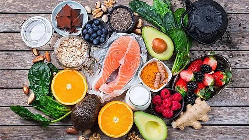 الحداد يكشف عن 4 عناصر غذائية ضرورية لخفض التوتر.. فيديو