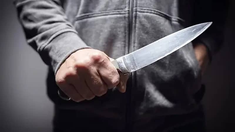 مأساة في طنجة.. شاب يطعن فتاة ثم يقفز من الطابق الثالث